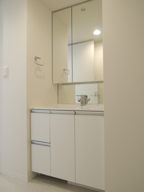 洗面設備　※別部屋参考写真。現状優先です。