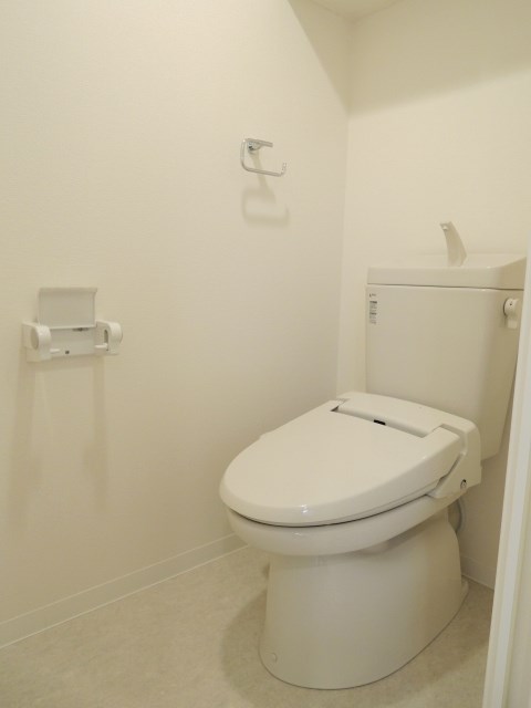 トイレ　※別部屋参考写真。現状優先です。