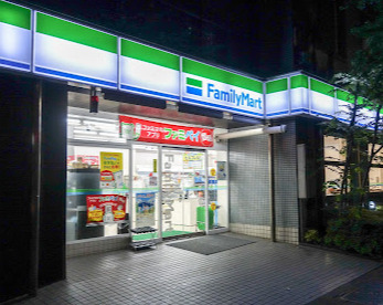 コンビニ　ファミリーマート 江戸川橋駅西店（コンビニ）まで166m