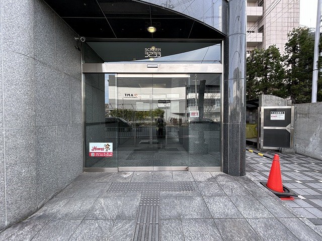 エントランス　開放的なエントランス