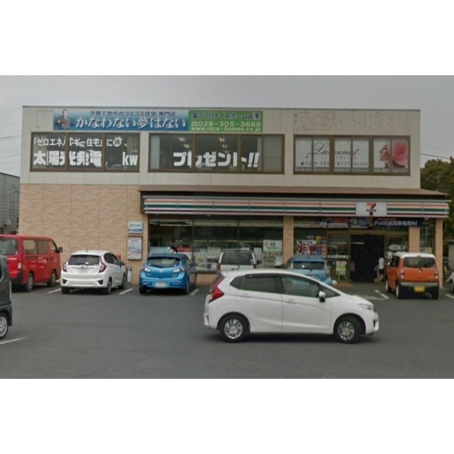 コンビニ　ファミリーマート（コンビニ）まで400m