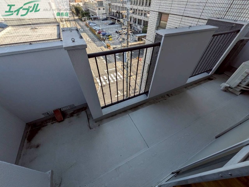 バルコニー　同型別部屋の写真になります。