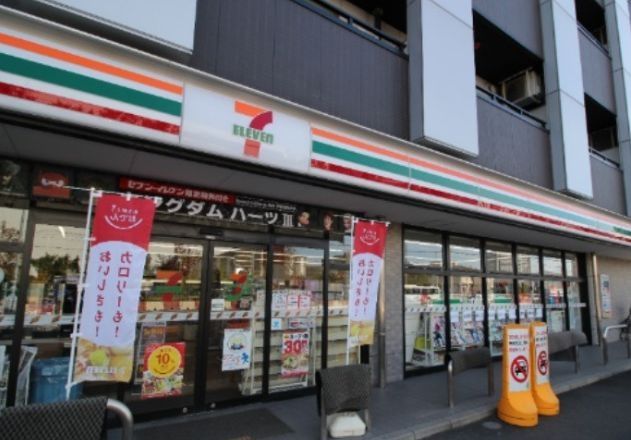 コンビニ　セブンイレブン川崎大師駅前2丁目店（コンビニ）まで110m