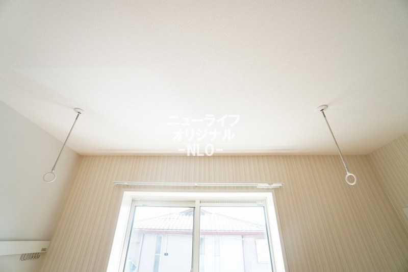 その他設備　雨の日や花粉の時期のお洗濯に欠かせない室内物干付き♪