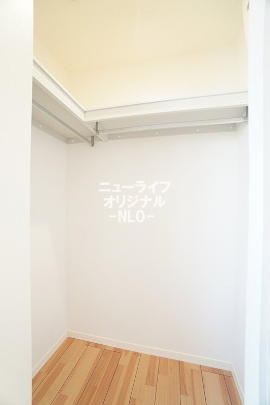 収納　衣類や荷物をすっきり収納できるウォークインクローゼット