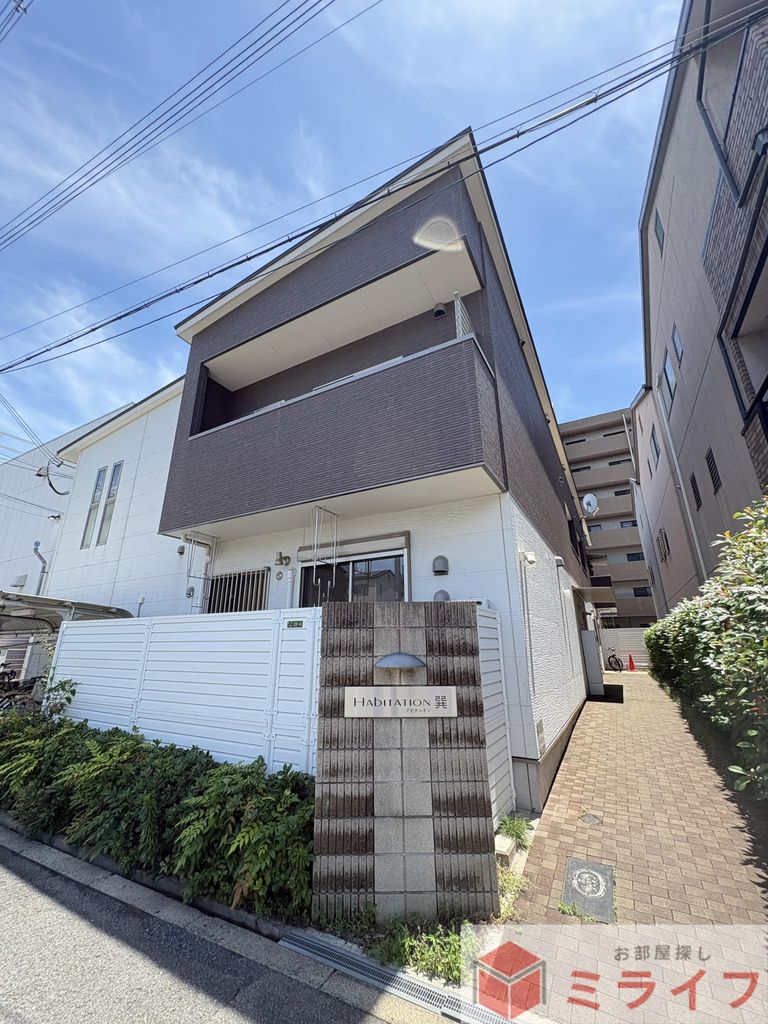 建物外観　落ち着いたデザインが印象的な外観です。