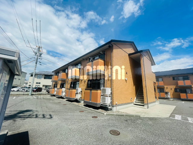 建物外観　南側からの外観写真
