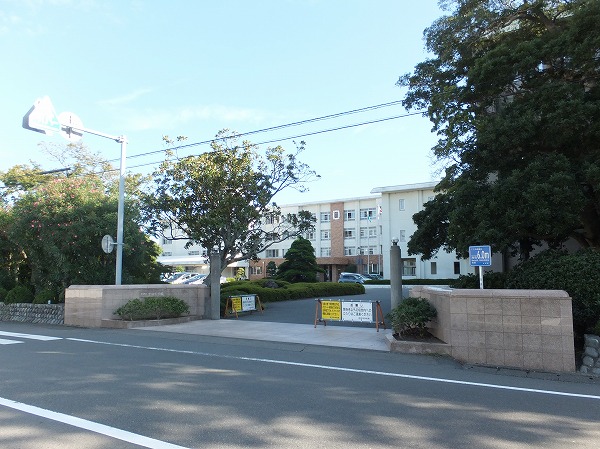 中学校　吉田町立吉田中学校（中学校）まで2350m
