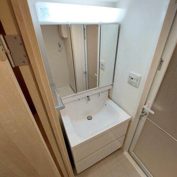 洗面設備　使いやすい洗面所です
