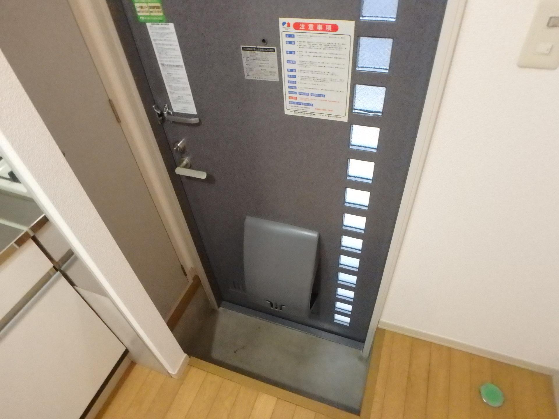 玄関　ドアポスト付きの玄関です