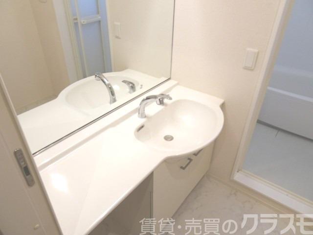 洗面設備　大きな鏡のシャンプードレッサー♪