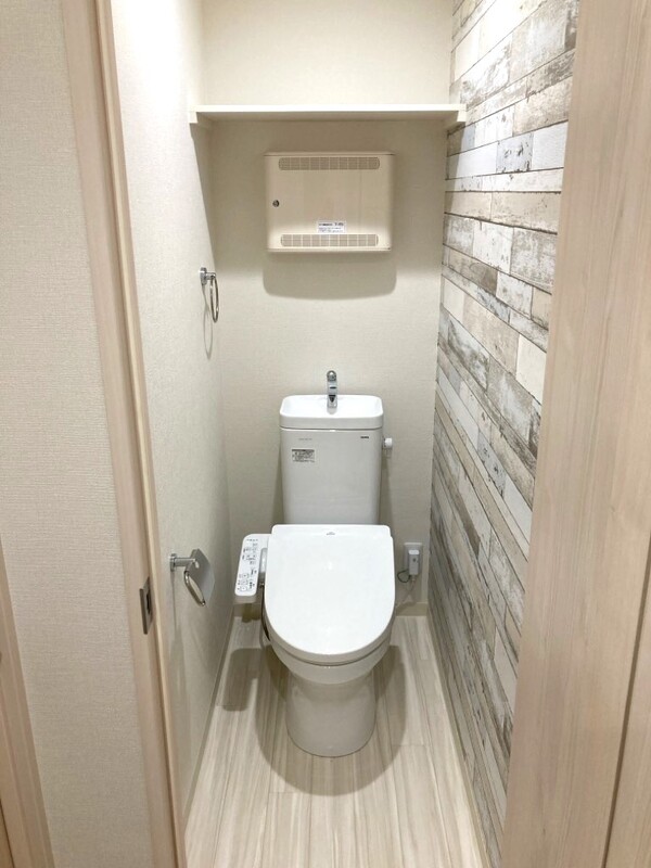 トイレ　温水洗浄便座付きのトイレです♪