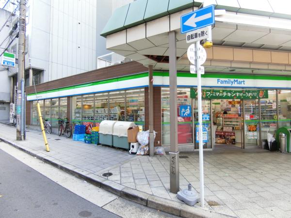 コンビニ　ファミリーマート内久宝寺町四丁目店（コンビニ）まで102m