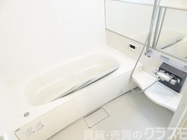 バス・シャワールーム　浴室乾燥機＆追焚機能付き広々バスルーム♪
