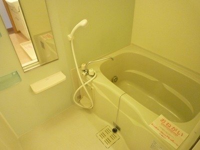 バス・シャワールーム　コンパクトで使いやすいお風呂です