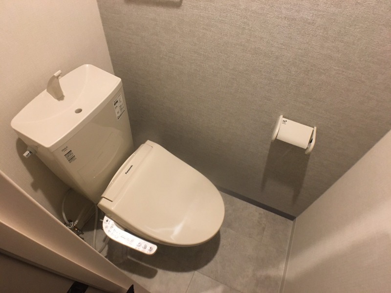 トイレ　ウォシュレット機能がついたトイレです。安心して使用できます。