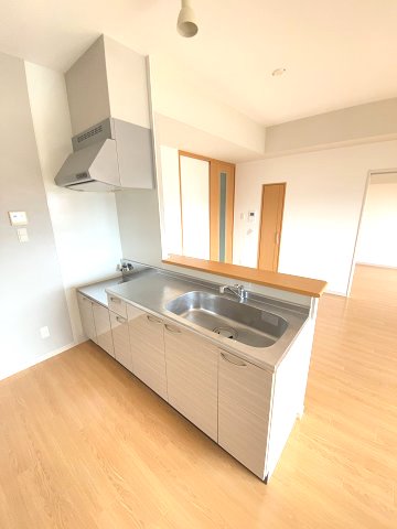 キッチン　※写真は同タイプの別の階のお部屋です。