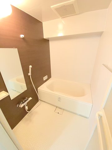 バス・シャワールーム　※写真は同タイプの別の階のお部屋です。