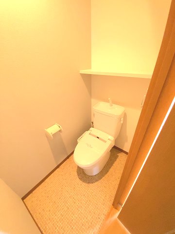 トイレ　※写真は同タイプの別の階のお部屋です。