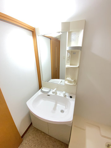 洗面設備　※写真は同タイプの別の階のお部屋です。