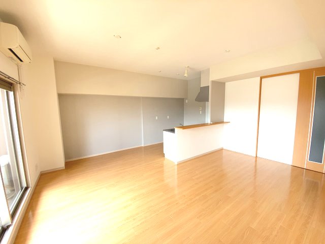 居室・リビング　※写真は同タイプの別の階のお部屋です。