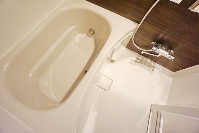 バス・シャワールーム　同物件別部屋写真