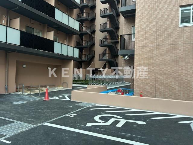 駐車場　駐車場に車を止められます