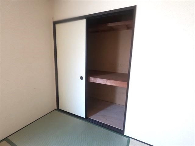 収納　和室押入れ・洋室も押入れあります