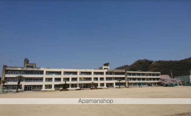 小学校　新市小学校（小学校）まで2316m