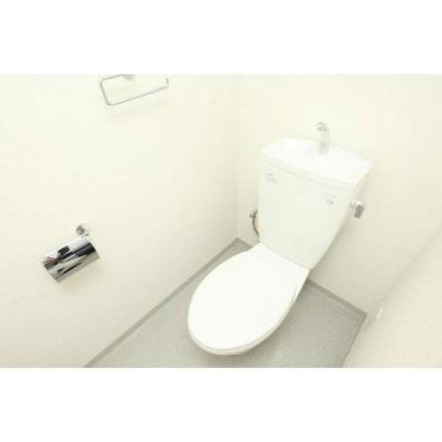 トイレ　※写真は同タイプ住戸です。