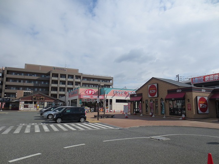 飲食店　ガスト（飲食店）まで700m