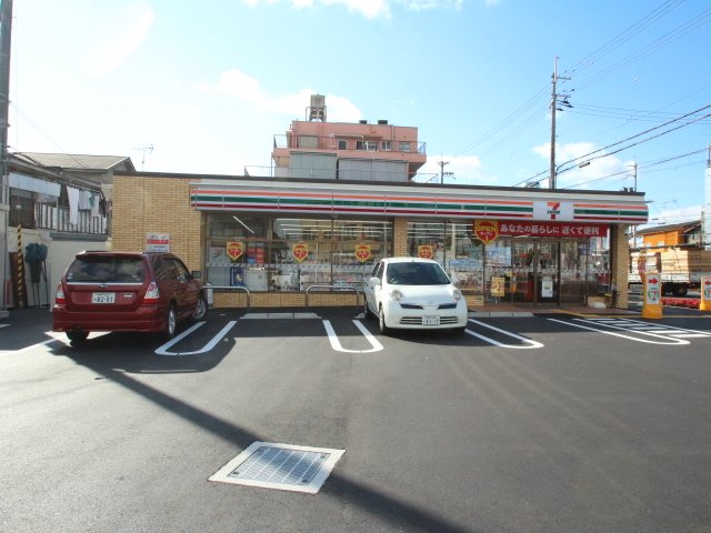 コンビニ　セブン－イレブン　川西下加茂１丁目店（コンビニ）まで176m