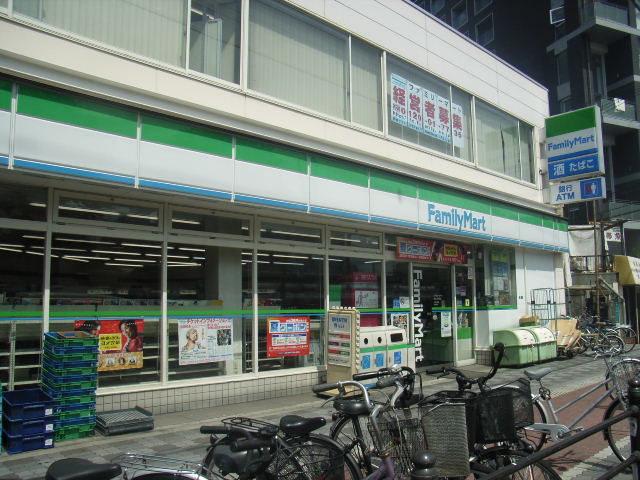 コンビニ　ファミリーマート東淀川駅前店（コンビニ）まで17m