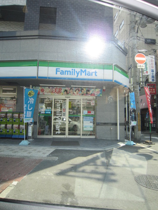 コンビニ　ファミリーマート（コンビニ）まで372m