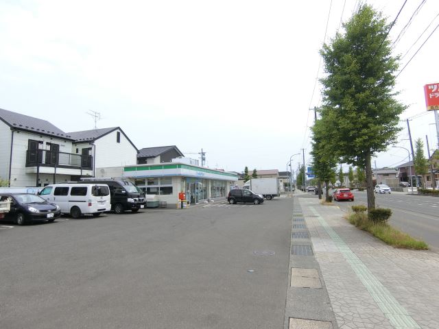 コンビニ　ファミリーマート（コンビニ）まで420m