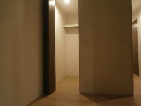 収納　ウォ―クインクローゼット