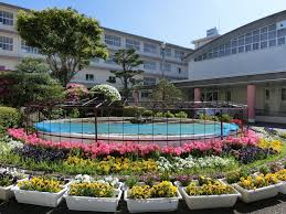 中学校　長田南中学校（中学校）まで970m