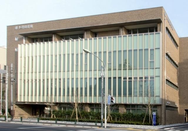 図書館　江戸川区立鹿骨コミュニティ図書館（図書館）まで676m