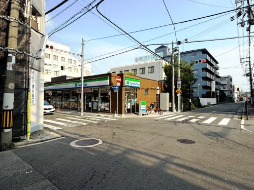 コンビニ　ファミリーマート　淀川三国本町店（コンビニ）まで181m