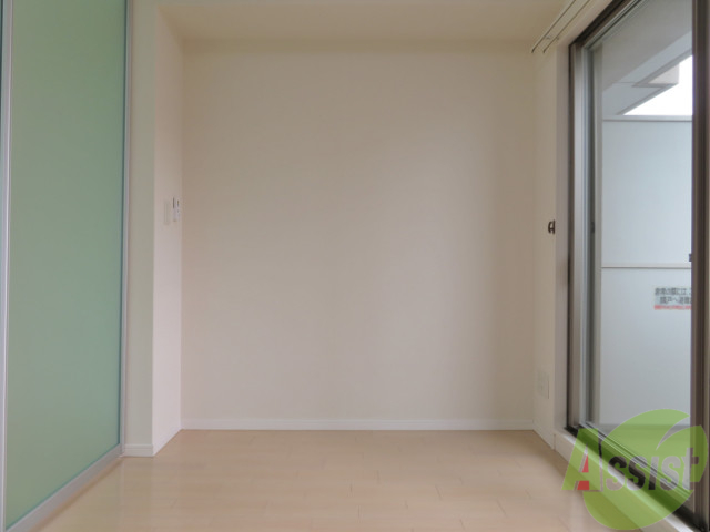 その他部屋・スペース　４帖の洋室のお部屋もあります。寝室にしましょう。