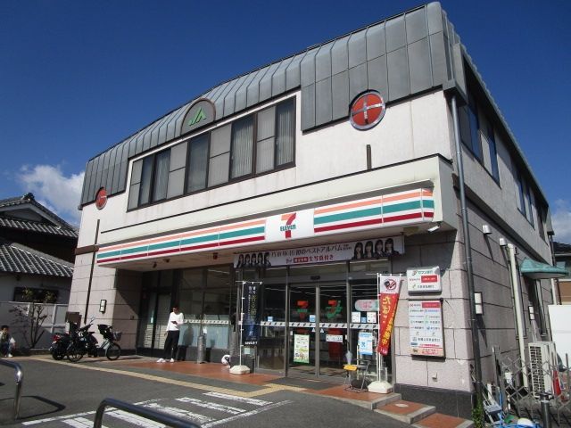 コンビニ　セブンイレブン摂津千里丘東1丁目店（コンビニ）まで670m