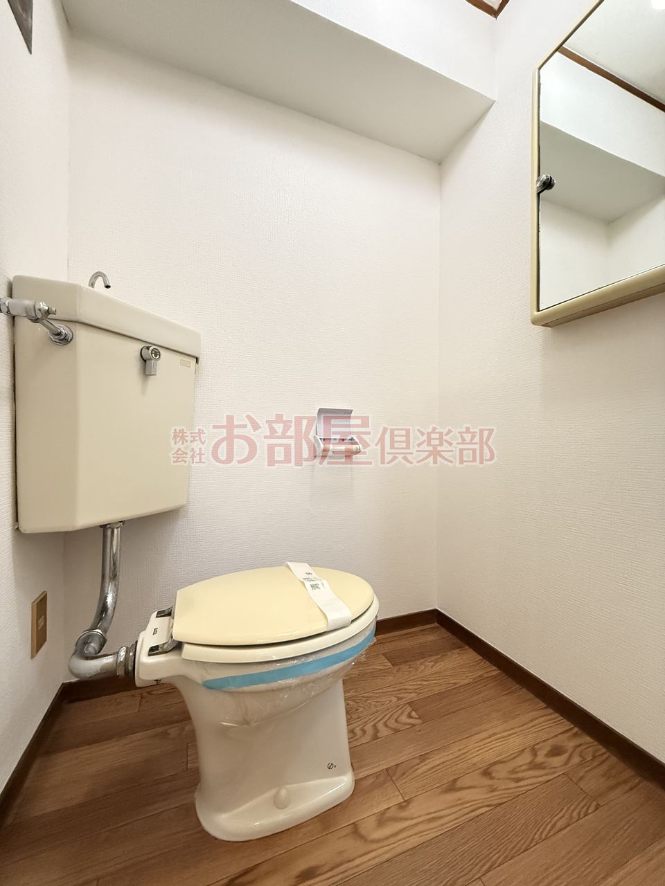トイレ　落ち着いた色調のトイレです
