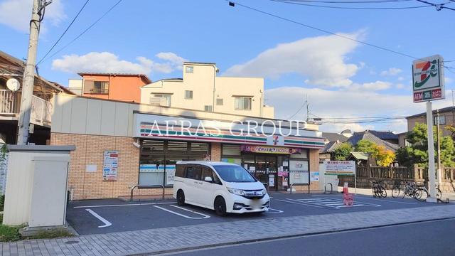 コンビニ　セブン-イレブン 東日暮里４丁目東店（コンビニ）まで194m