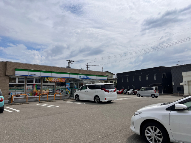 コンビニ　ファミリーマート小松若杉町店（コンビニ）まで1331m