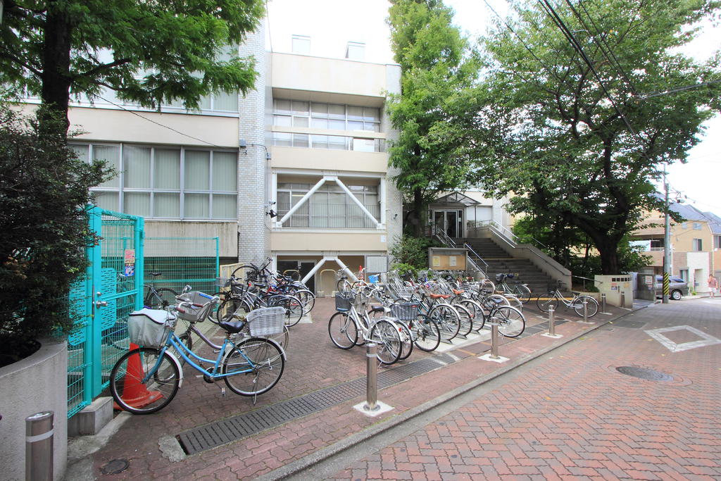 図書館　杉並区立高円寺図書館（図書館）まで816m