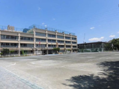 小学校　目黒区立中根小学校（小学校）まで220m