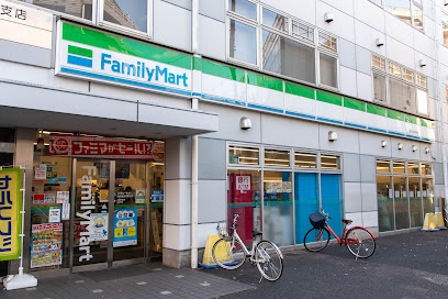 コンビニ　ファミリーマート 西武東長崎駅前店（コンビニ）まで348m