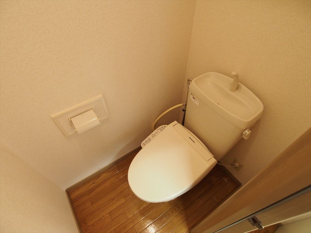 トイレ　※同物件202号室写真となります。