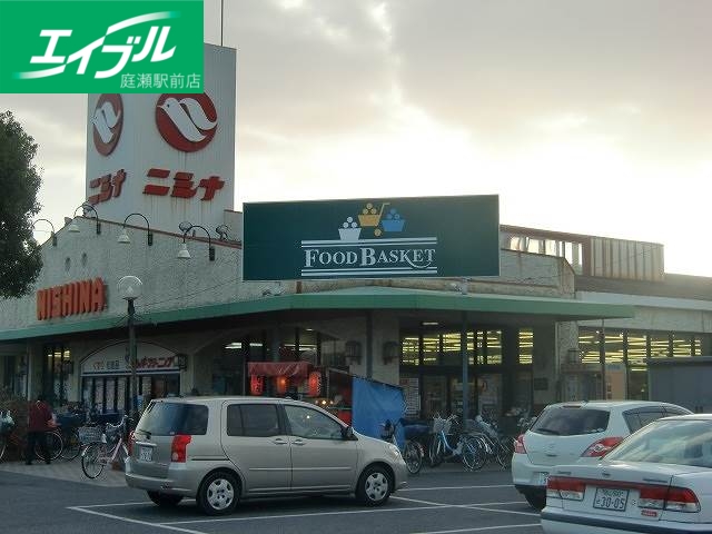 スーパー　ニシナフードバスケット花尻店（スーパー）まで527m
