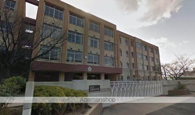 小学校　高松市立屋島西小学校（小学校）まで519m